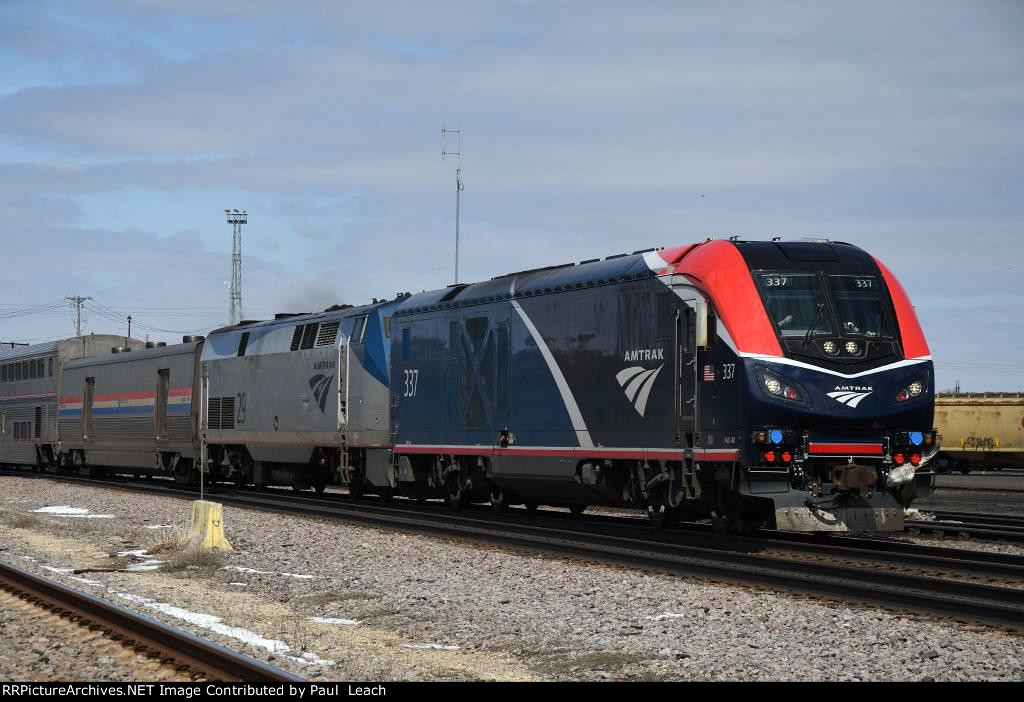 Late running eastbound "Empire Builder"